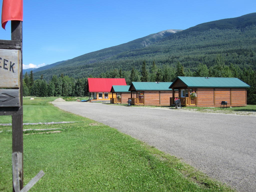 Beaver Creek Lodge And Cabins Макбрайд Экстерьер фото